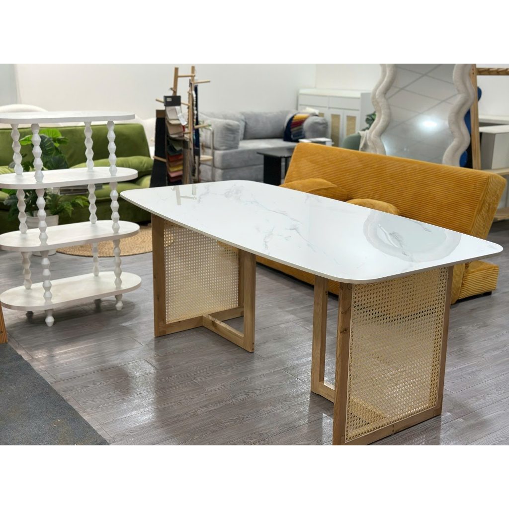 Bàn Ăn Gia Đình Mặt Đá, Chân Gỗ Sồi Đan Lưới Mây
